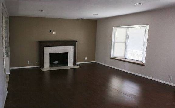 Lg. Lvng Room w/fireplace