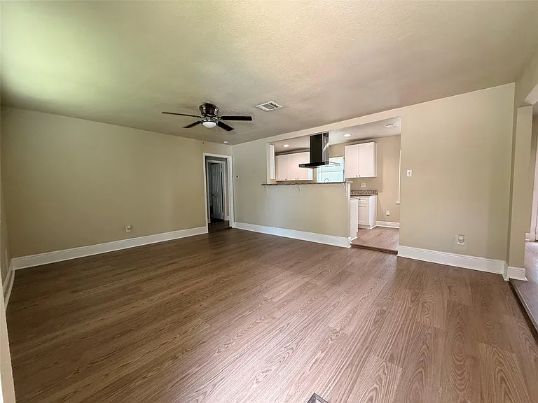 216 Bearle St — Photo 3