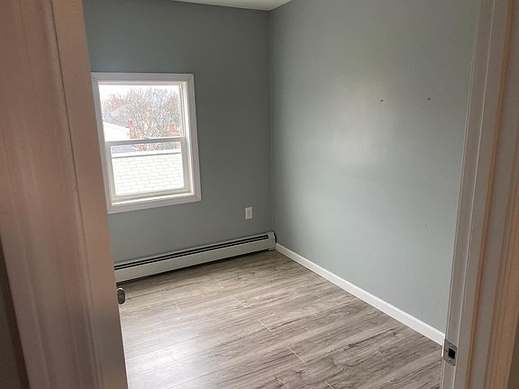 4th image of 236 Lockwood St #3