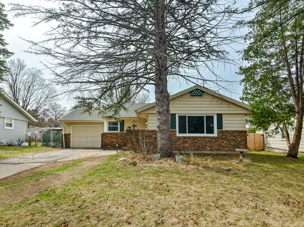 1904 Wisteria Rd, Rockford, IL 61107