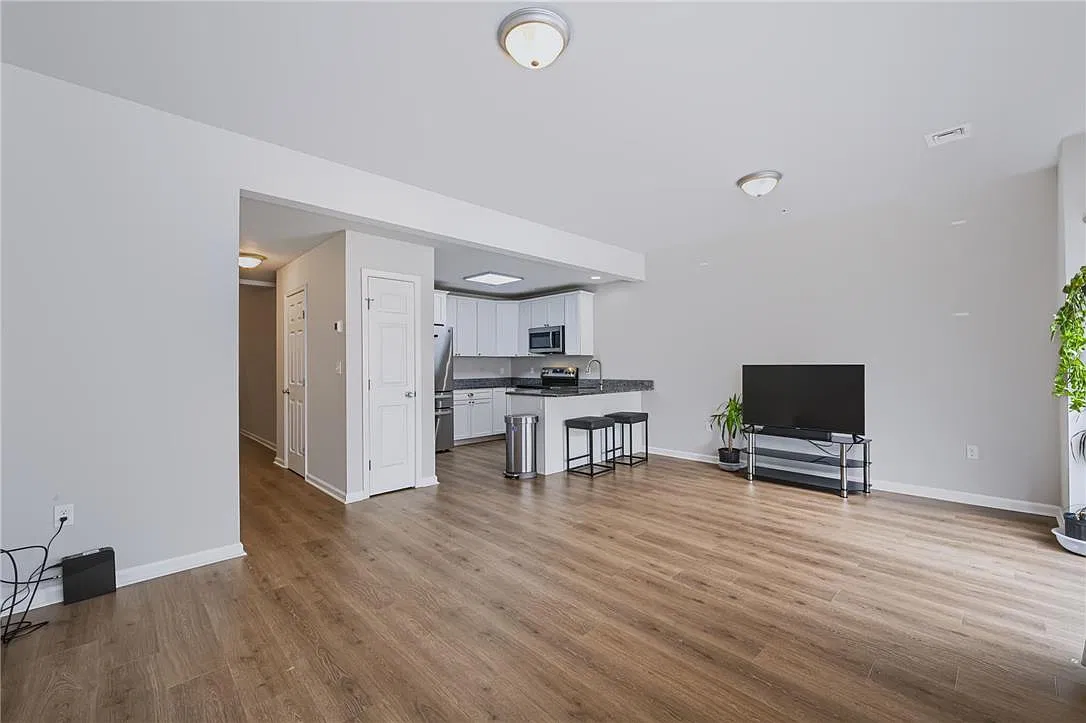 3 bed, 2.5 bath, 1461 sqft, $2,500 — Photo 4