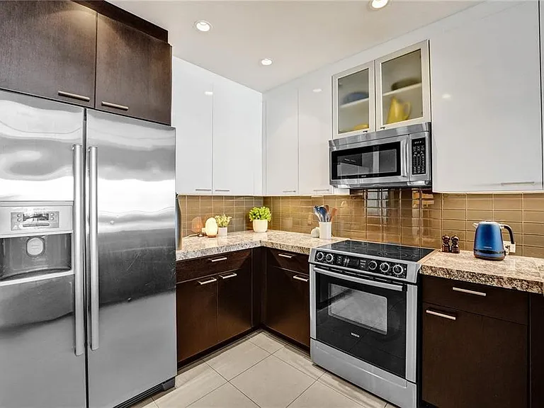 110 SE 2nd St #402 — Photo 9