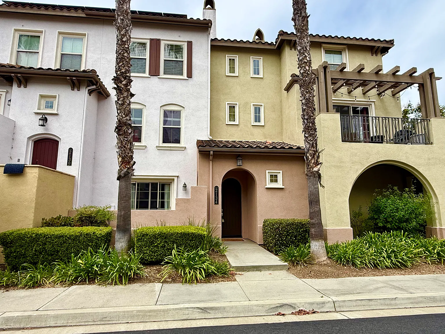 3 bed, 1458 sqft, $3,995 — Photo 2