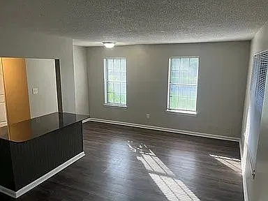 4 bed, 2.0 bath, 1368 sqft, $1,550 — Photo 2