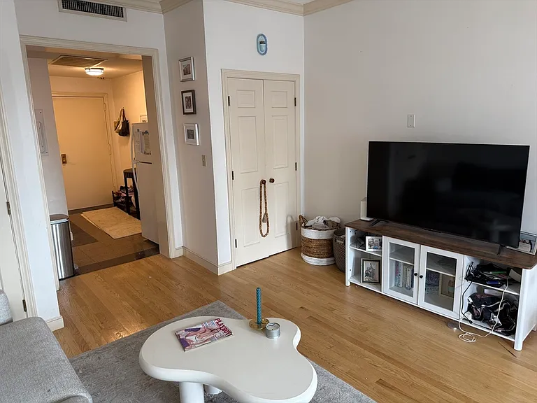 160 Commonwealth Ave #608 — Photo 9