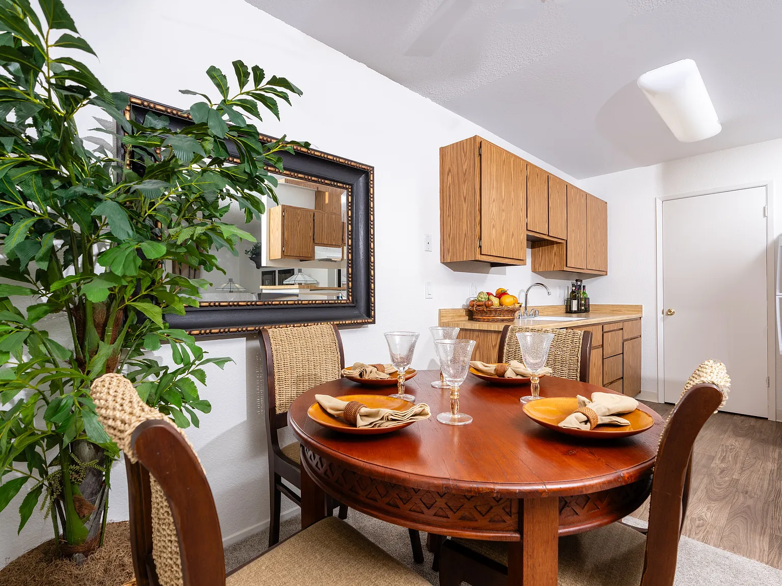 The Seasons Apartments — Photo 4