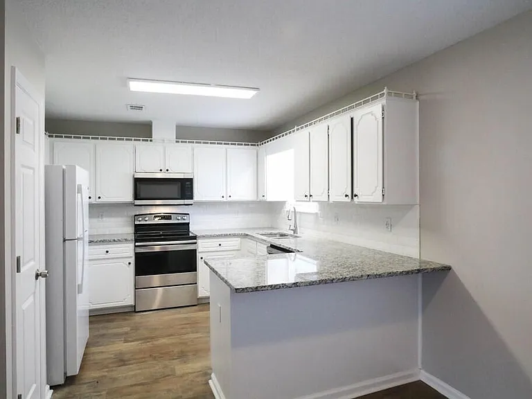 4505 Guinevere Ct — Photo 6