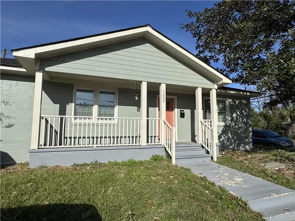 1202 Love St, Savannah, GA 31415