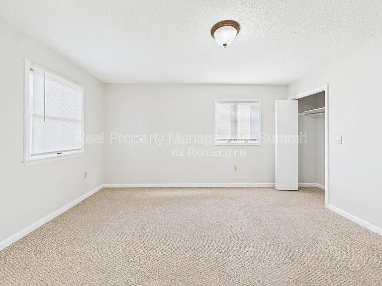 325 Campbell St. — Photo 16