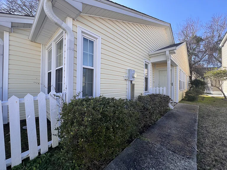 117 Whitehaven Ct — Photo 2
