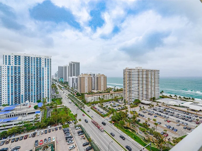 1985 S Ocean Dr #17H — Photo 1