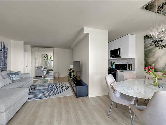 4th image of 2915 W 5th St APT 10F
