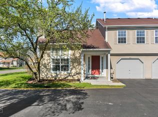 214 Acorn Dr, Streamwood, IL 60107