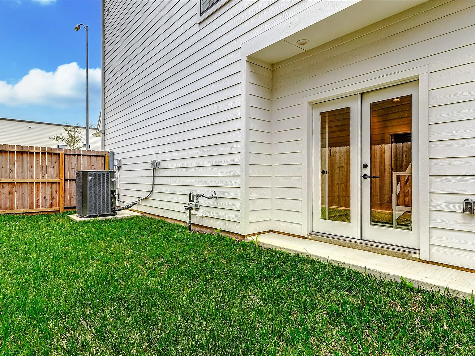 3 bed, 3.5 bath, 2365 sqft, $3,000 — Photo 4