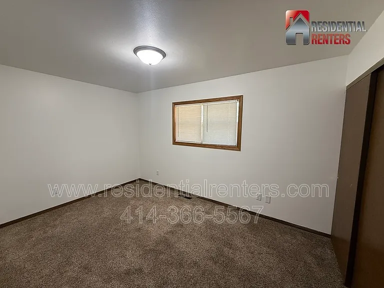 6323 N 104th St — Photo 9