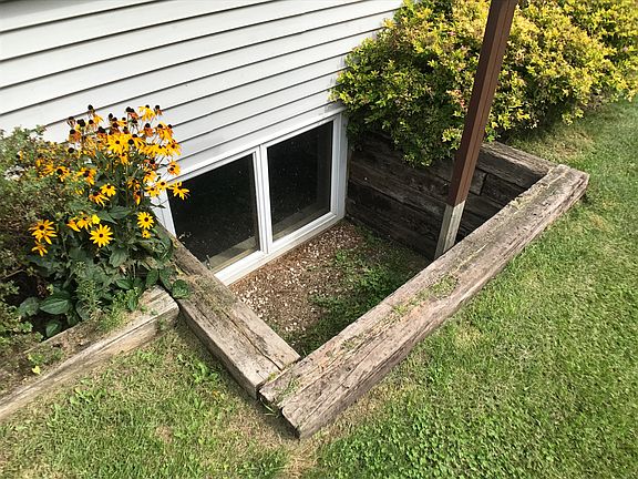 Egress window