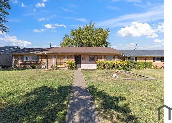 3109 Point East Dr — Photo 2