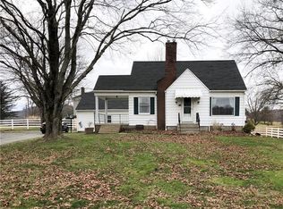 531 Harpers Ferry Rd, Ellwood City, PA 16117