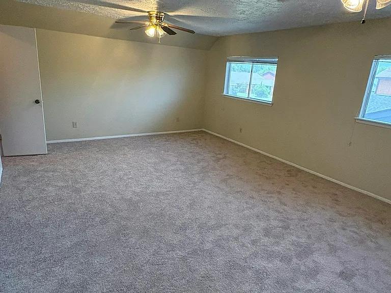 Spacious Gameroom/4th Bedroom