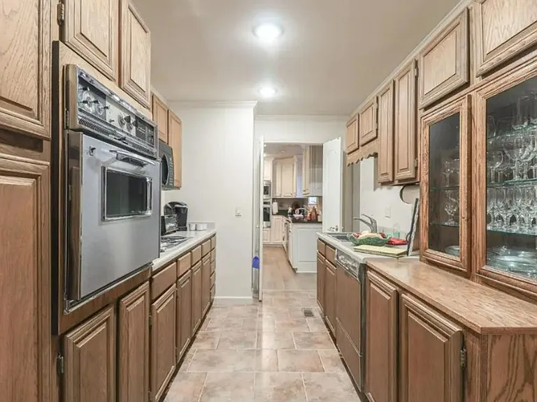 2100 Paula Dr — Photo 15