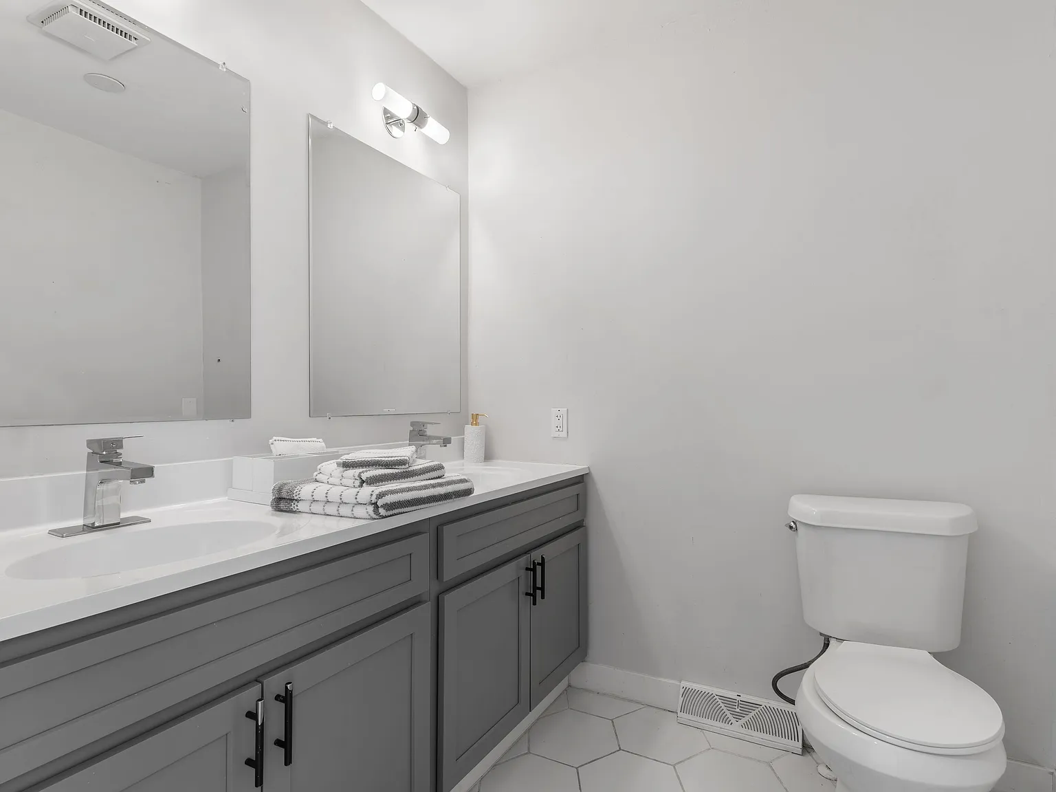 3 bed, 2216 sqft, $2,800 — Photo 1