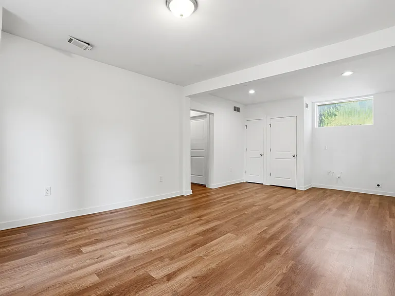 439 Oak Rd — Photo 12