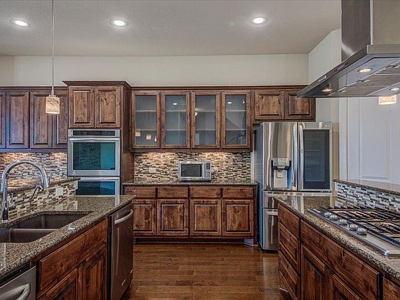 4th image of 6533 E Hill Dr