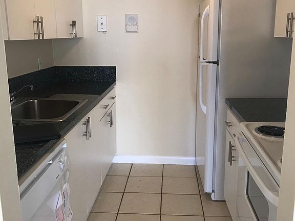 2nd image of 2075 NE 164th St APT 510