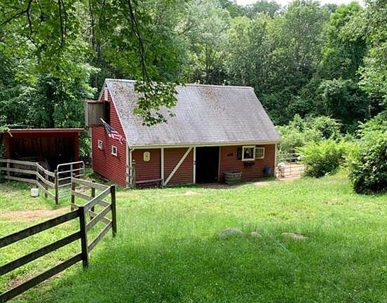 3rd image of 72 Rolling Hills Dr