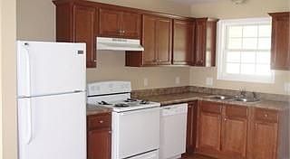 3rd image of 836 Ventura Ct