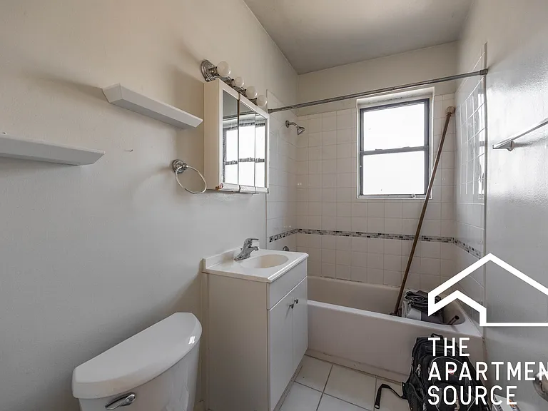 706 W Roscoe St #3 — Photo 7