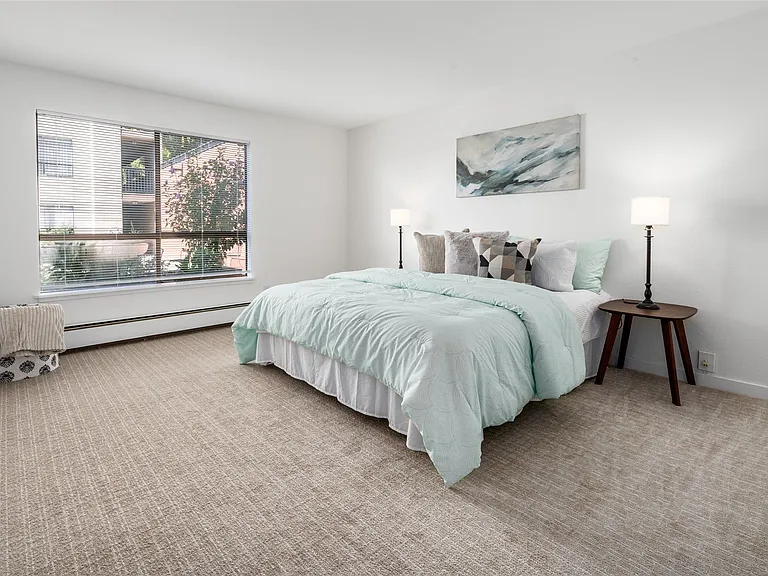 410 W Roy St — Photo 12