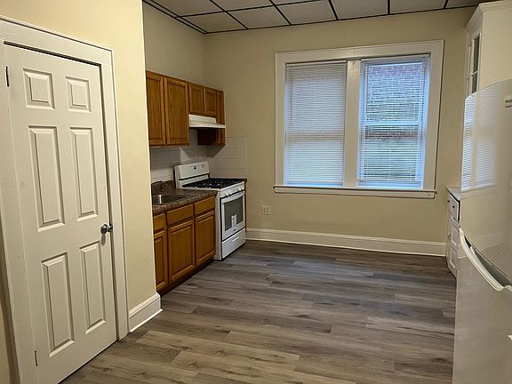 3rd image of 178 Kearny Ave #15