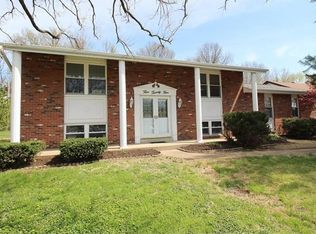 525 New Smizer Mill Rd, Fenton, MO 63026