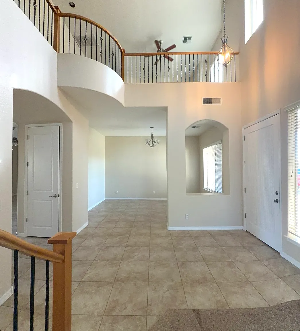 5 bed, 3739 sqft, $3,350 — Photo 2