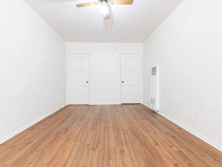 Gayley Manor Apartments — Photo 98