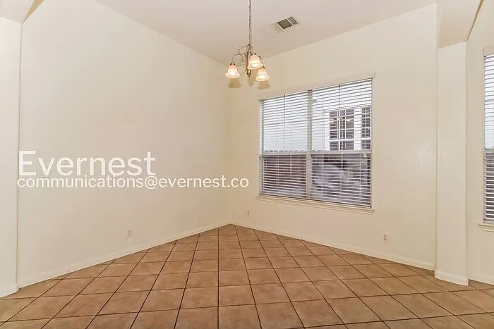6 bed, 3.5 bath, 2851 sqft, $5,950 — Photo 4