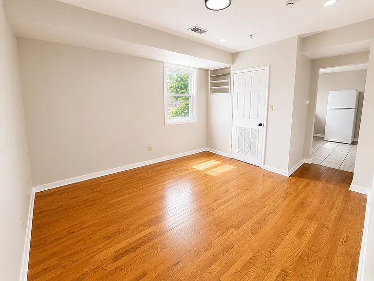 10-12 Nursery St #2L — Photo 5