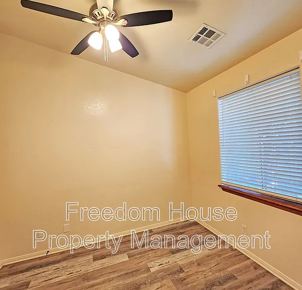 1041 Marne Ct #4 — Photo 23