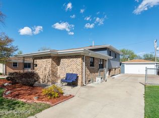 16445 George Dr, Oak Forest, IL