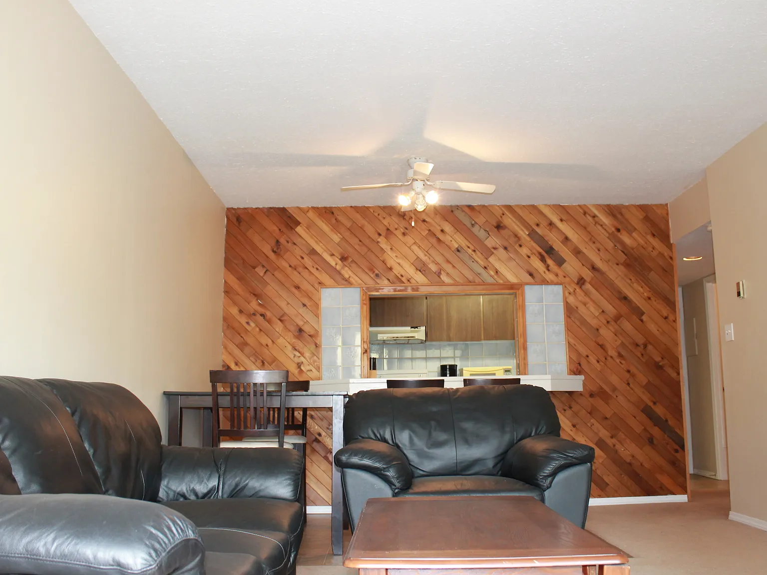 Parklane Apartments — Photo 2