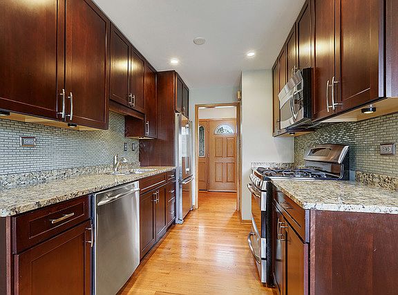 5th image of 15216 Woodmar Dr