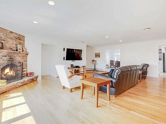 4th image of 20 Sandpiper Ct