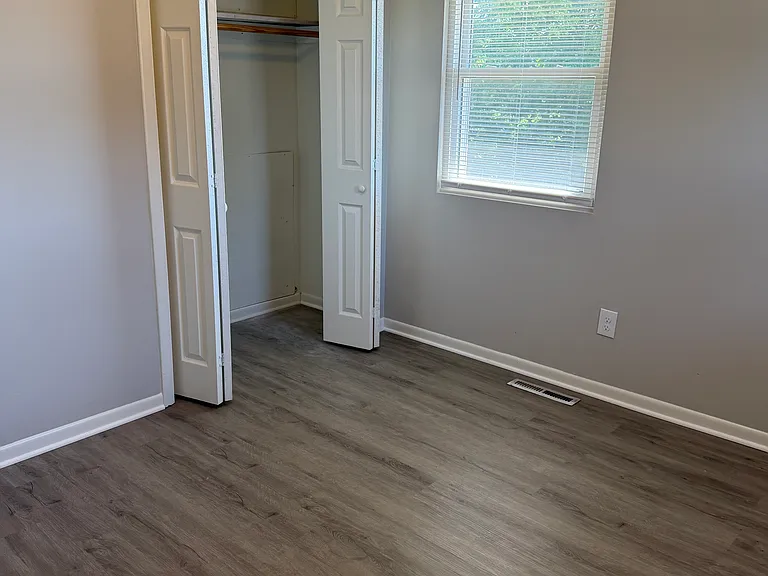 402 N Webster St #B — Photo 8