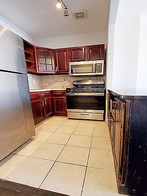 3rd image of 790 Evergreen Ave #2