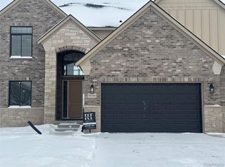 50386 Mistwood Dr, Macomb, MI 48042