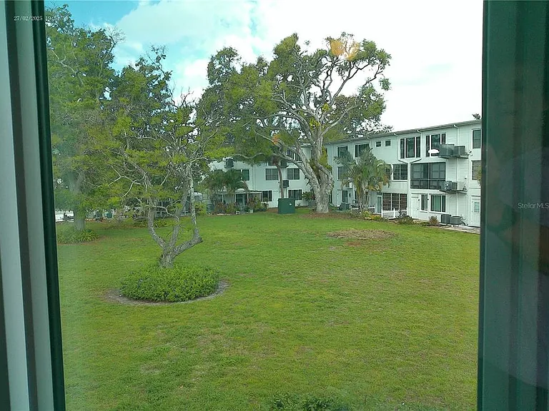 2011 Australia Way W #36 — Photo 16