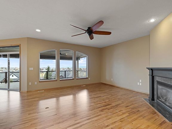 3rd image of 1303 N Lancashire Ln