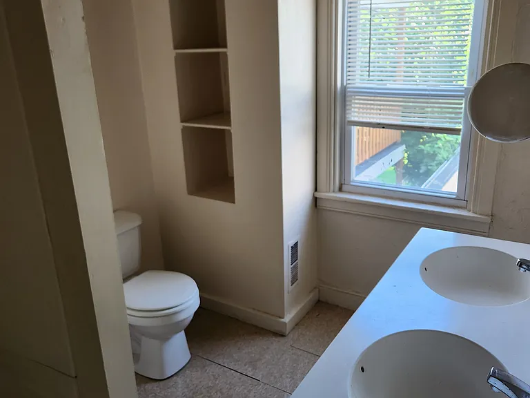 140 S Penn St — Photo 12