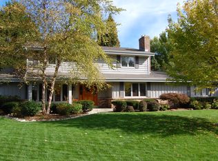 5 Sandalwood Ct, Wind Point, WI 53402